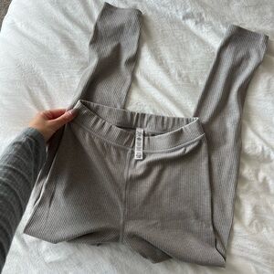 Alo Yoga ribbed high waisted Winter Leggings in heather Gray